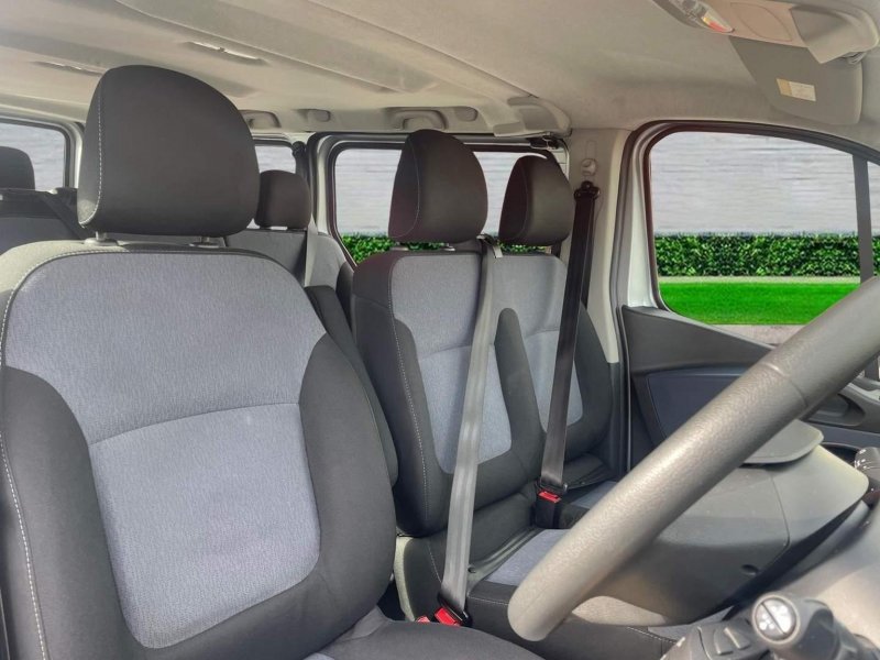 VAUXHALL VIVARO