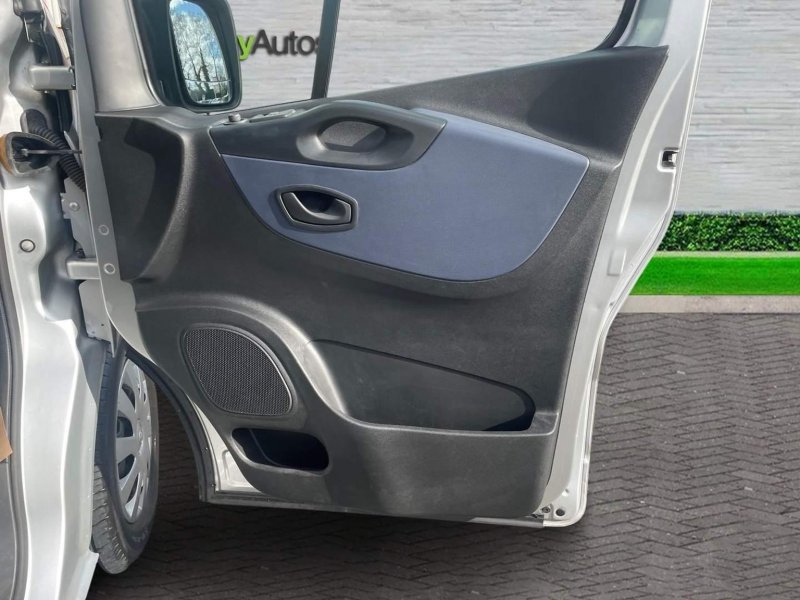VAUXHALL VIVARO