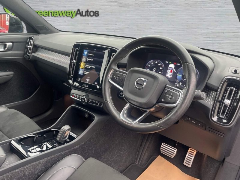 VOLVO XC40