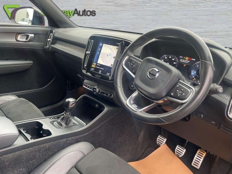 VOLVO XC40