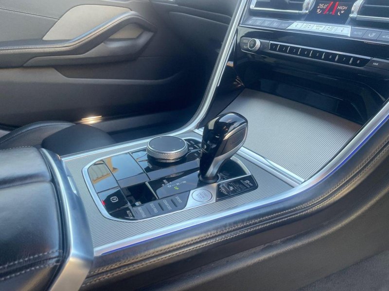 BMW 8 SERIES