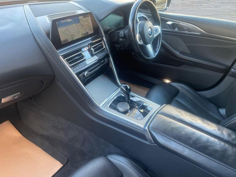 BMW 8 SERIES