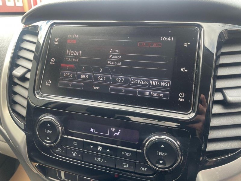 MITSUBISHI L200