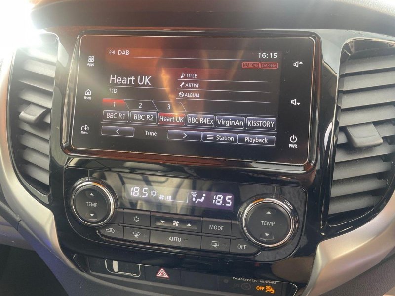 MITSUBISHI L200