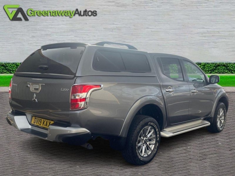 MITSUBISHI L200