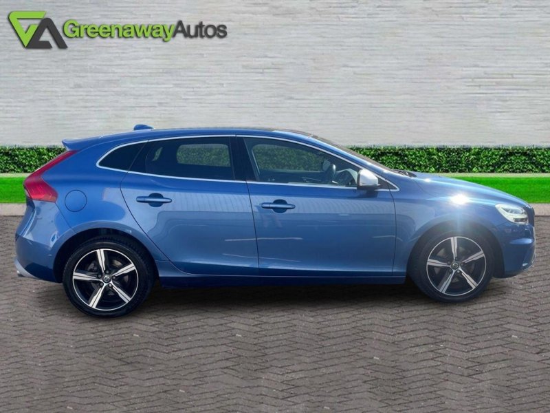 VOLVO V40