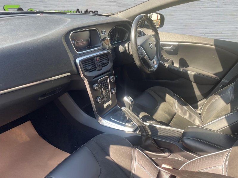VOLVO V40