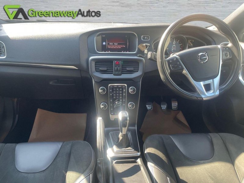 VOLVO V40